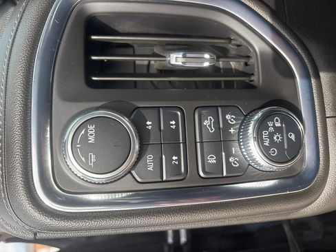 Used 2022 GMC Sierra 1500 Denali w/ Denali Reserve Package AWD/4WD image 17