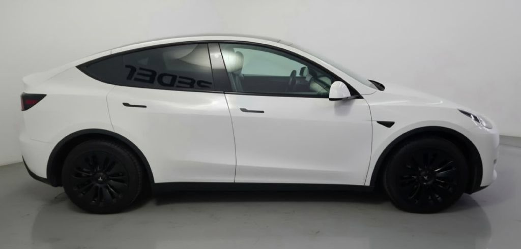 Used 2023 Tesla Model Y AWD image 5
