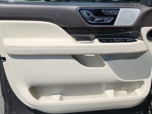 Used 2022 Lincoln Navigator Black Label image 11