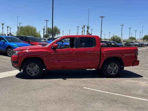 Used 2025 Nissan Frontier SV RWD image 2