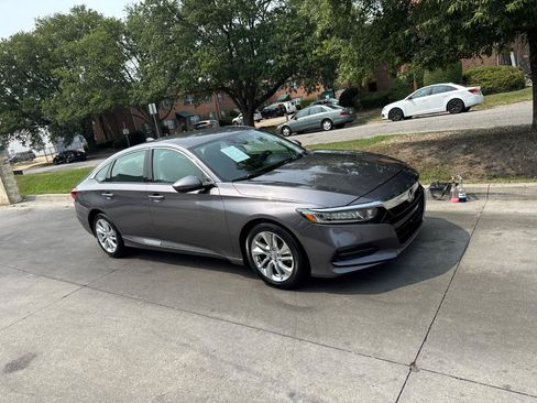 Used 2018 Honda Accord LX image 2