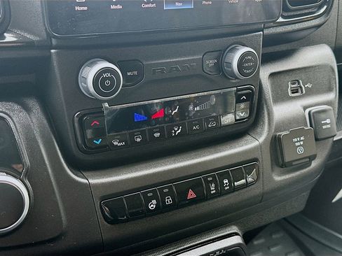 Used 2024 RAM ProMaster 3500 w/ Delivery Van Package image 18