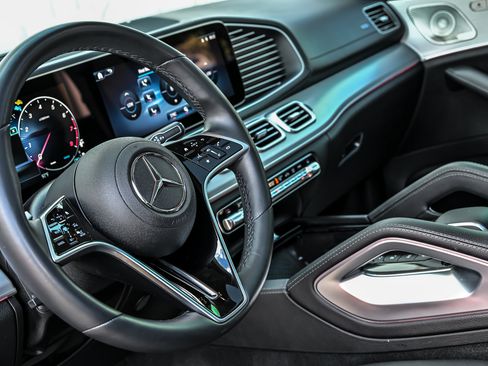 Used 2024 Mercedes-Benz GLS 450 4MATIC image 26