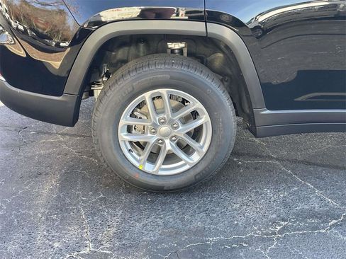 New 2025 Jeep Grand Cherokee Laredo X image 12