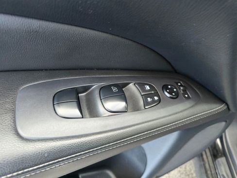 Used 2019 Nissan Pathfinder S image 24