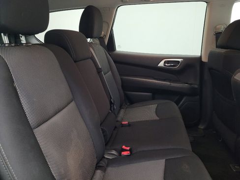 Used 2018 Nissan Pathfinder SV AWD/4WD image 19