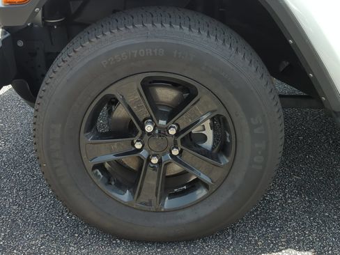Used 2022 Jeep Wrangler Unlimited Sahara AWD/4WD image 34