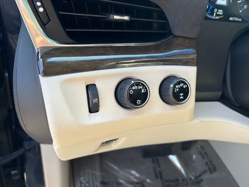 Used 2018 Cadillac Escalade Premium Luxury AWD/4WD image 24