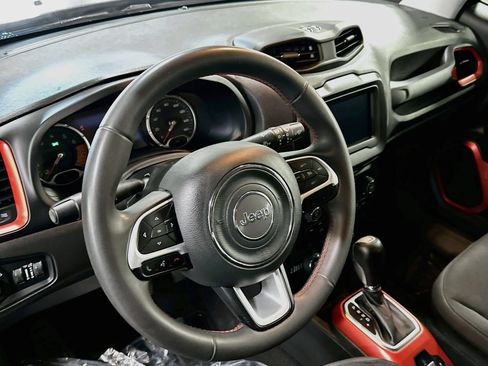 Used 2020 Jeep Renegade Trailhawk w/ Popular Equipment Group AWD/4WD image 17