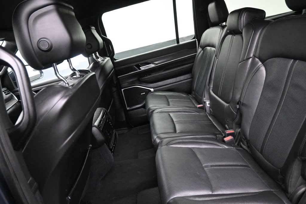 Used 2024 Jeep Wagoneer L Series II w/ Flexible Seating Group AWD/4WD image 25