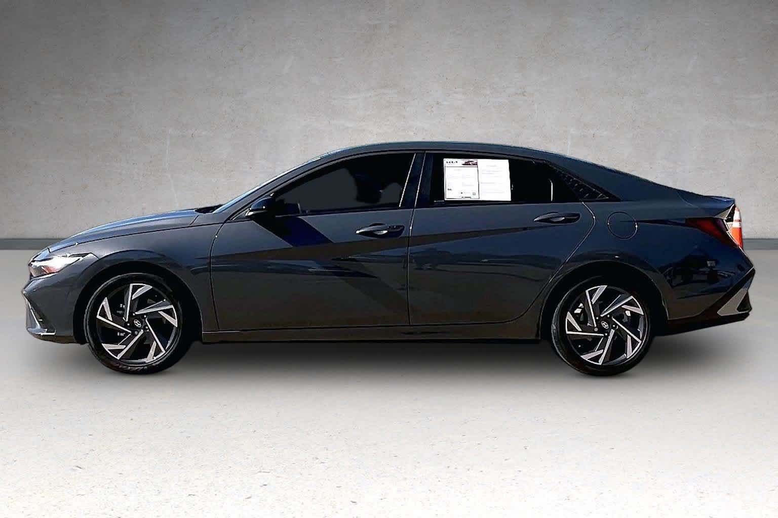 Used 2025 Hyundai Elantra Sport FWD image 3