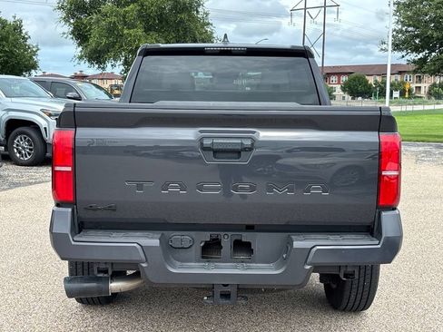 Used 2025 Toyota Tacoma SR5 AWD/4WD image 5