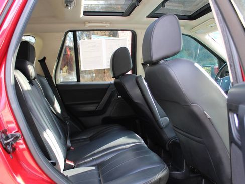 Used 2014 Land Rover LR2 HSE image 40