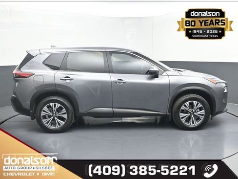 Used 2023 Nissan Rogue SV image 2