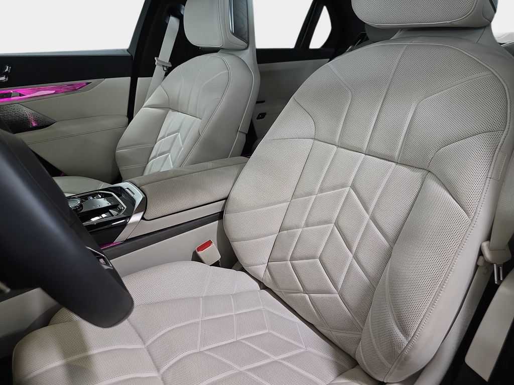 Used 2026 BMW 740i w/ Executive Package RWD image 17