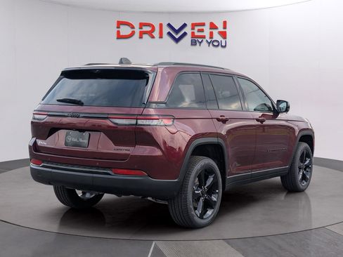 New 2025 Jeep Grand Cherokee Limited w/ Luxury Tech Group II RWD image 5