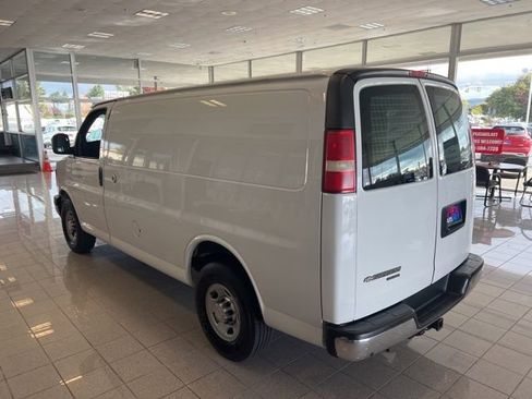 Used 2014 Chevrolet Express 2500 image 10