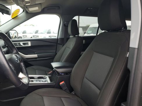 Used 2022 Ford Explorer XLT image 14