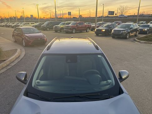 Used 2025 Chevrolet Trax LT image 9