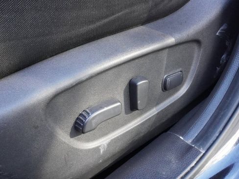 Used 2019 Nissan Rogue SV image 15