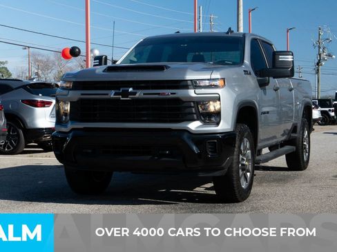 Used 2024 Chevrolet Silverado 2500 Custom w/ Custom Value Package image 3
