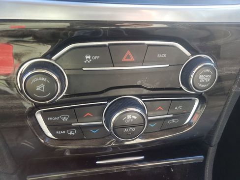 Used 2016 Chrysler 300 Limited w/ Driver Convenience Group image 32