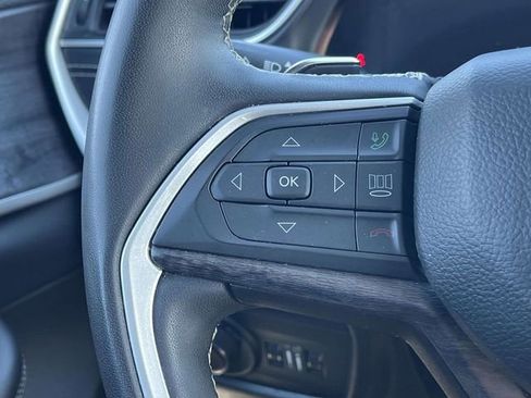 Used 2023 Jeep Grand Cherokee Limited image 27