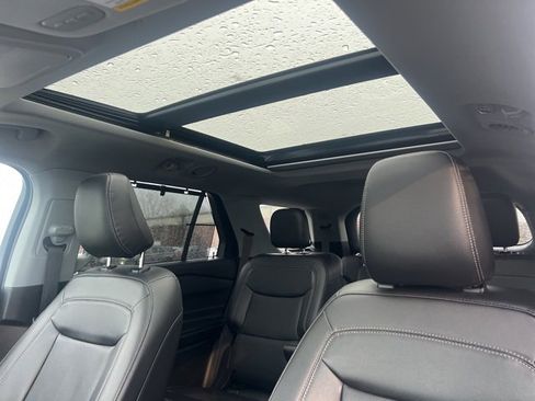 Used 2023 Ford Explorer Limited w/ Limited Technology Package image 26