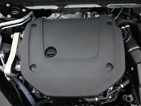 Used 2023 Volvo XC90 B6 Plus w/ Protection Package Premier image 34