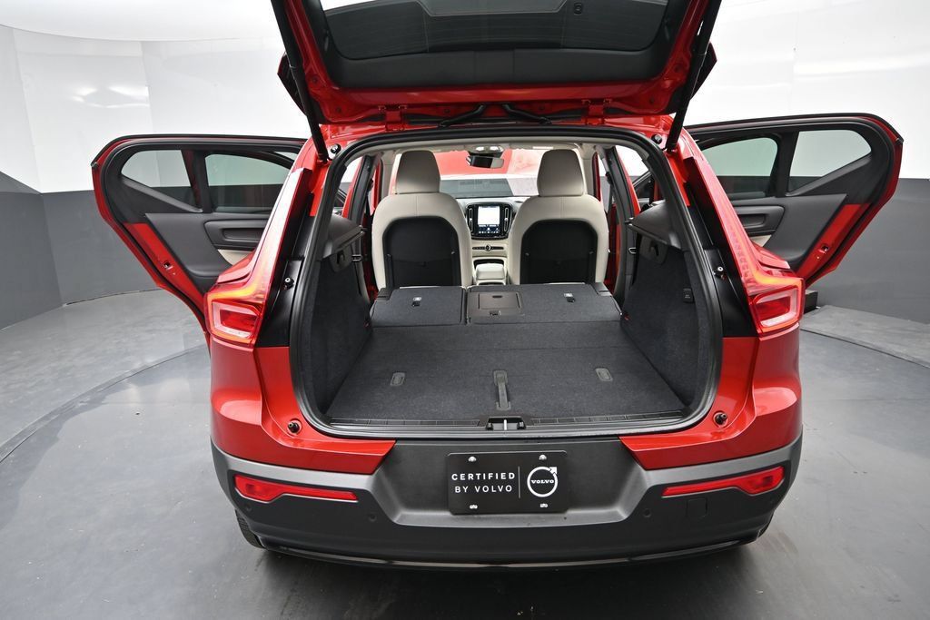 Used 2024 Volvo XC40 B5 Plus w/ Climate Package AWD/4WD image 10