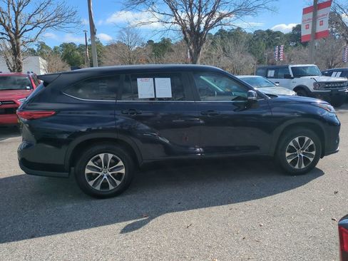 Certified 2023 Toyota Highlander XLE image 4