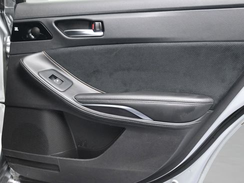 Used 2022 Toyota Avalon Touring image 34