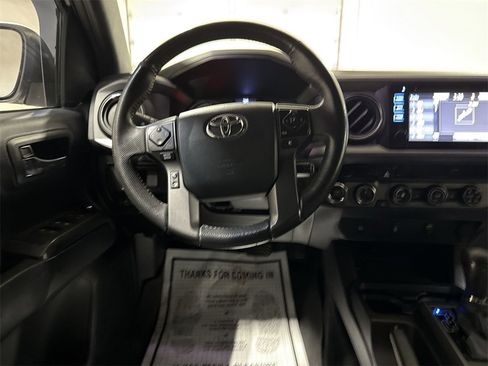 Used 2017 Toyota Tacoma TRD Sport image 19