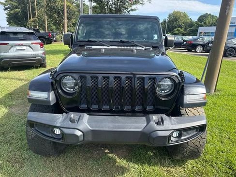 Used 2019 Jeep Wrangler Unlimited Sahara AWD/4WD image 2