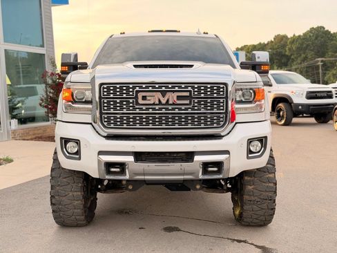 Used 2019 GMC Sierra 2500 Denali w/ Duramax Plus Package AWD/4WD image 6