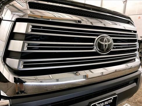 Used 2018 Toyota Tundra Limited w/ Limited Premium Package AWD/4WD image 29