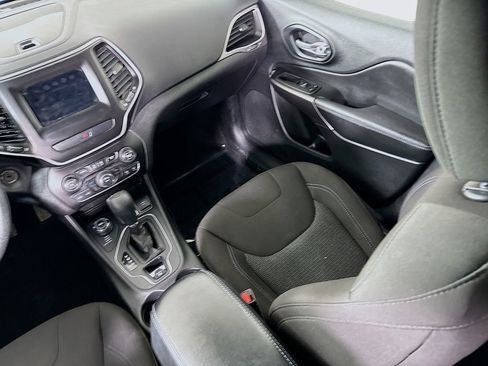 Used 2019 Jeep Cherokee Latitude w/ Popular Appearance Group image 25