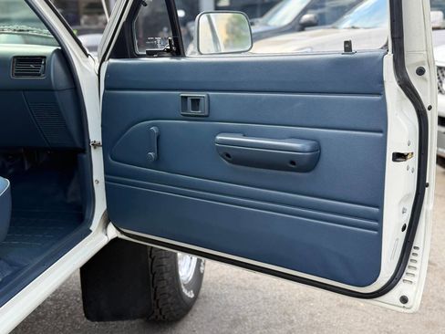 Used 1989 Toyota Pickup Deluxe AWD/4WD image 34