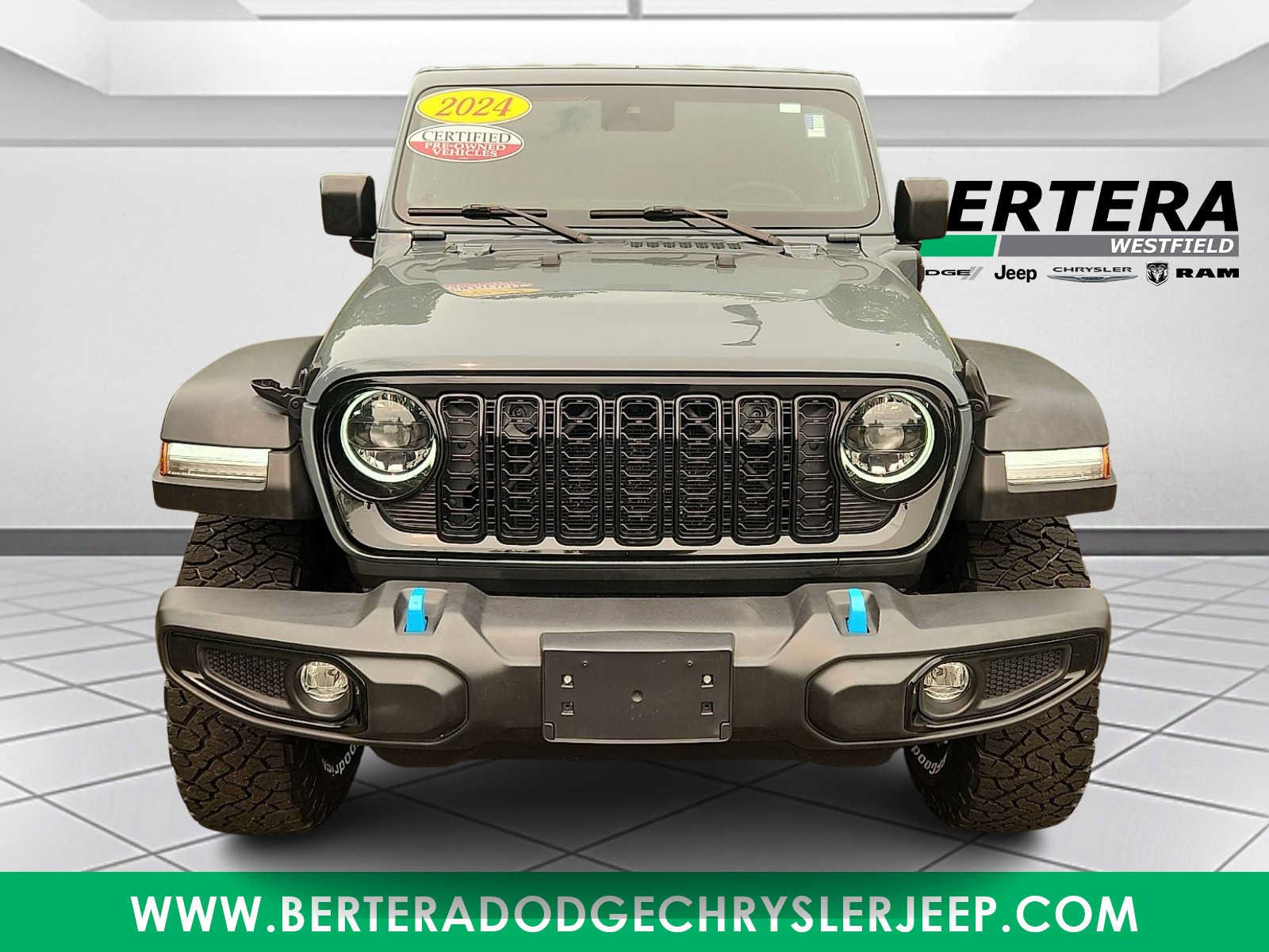 Used 2024 Jeep Wrangler Unlimited AWD/4WD image 2