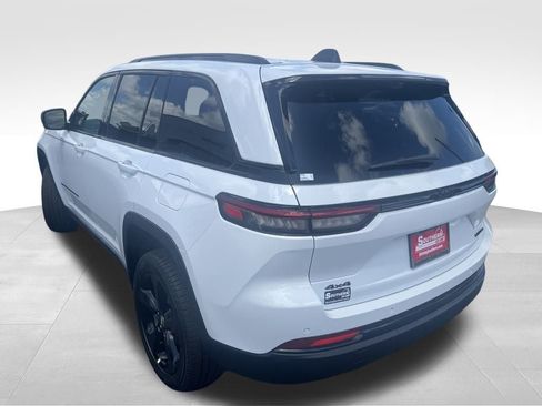 New 2025 Jeep Grand Cherokee Limited w/ Luxury Tech Group II image 12