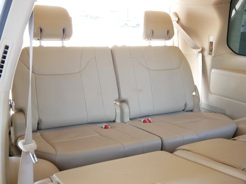 Used 2010 Lexus LX 570 4WD image 28