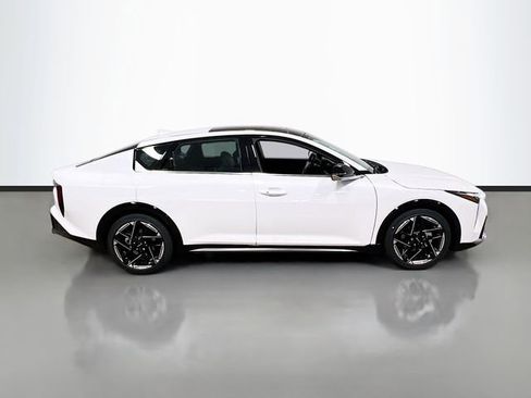 New 2025 Kia K4 GT-Line image 8