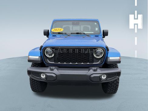 Used 2024 Jeep Gladiator Sport AWD/4WD image 2