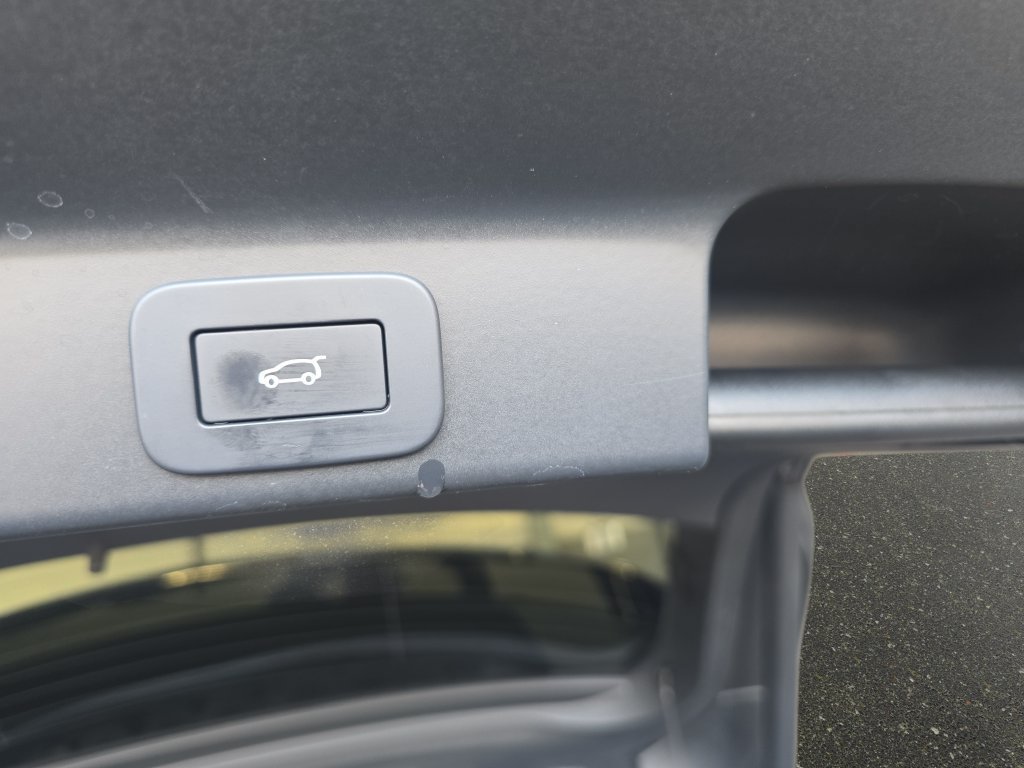 Used 2023 Jaguar F-PACE S AWD/4WD image 16