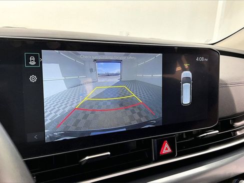 Used 2025 Kia Carnival image 21