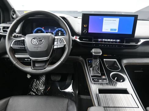 Certified 2026 Toyota Sienna XLE Woodland Edition AWD/4WD image 20