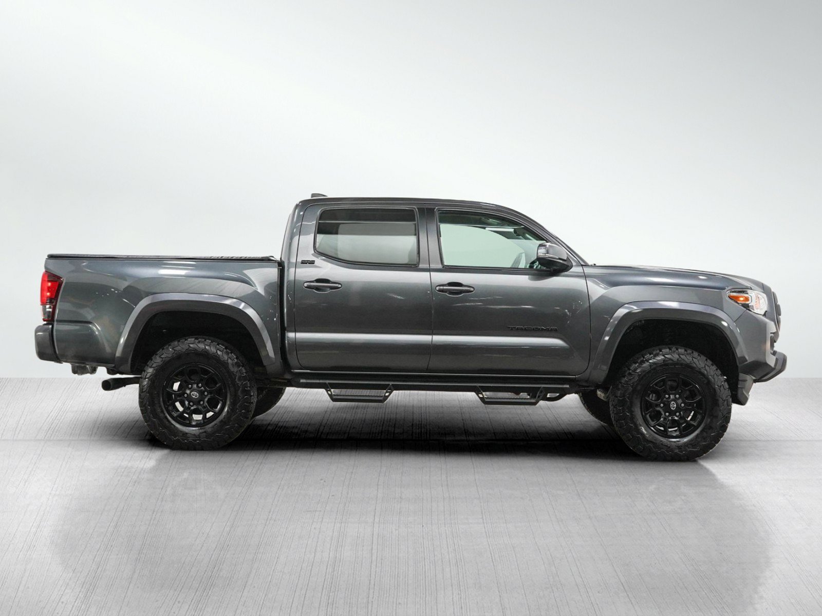 Used 2021 Toyota Tacoma SR5 w/ Technology Package AWD/4WD image 6
