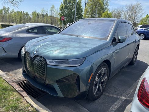 Used 2023 BMW iX xDrive50 w/ Premium Package image 9