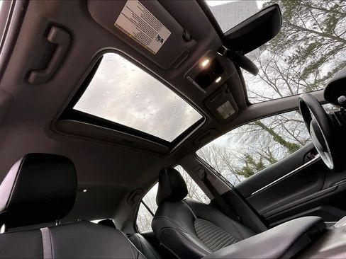 Certified 2021 Toyota Camry SE w/ Convenience Package image 26