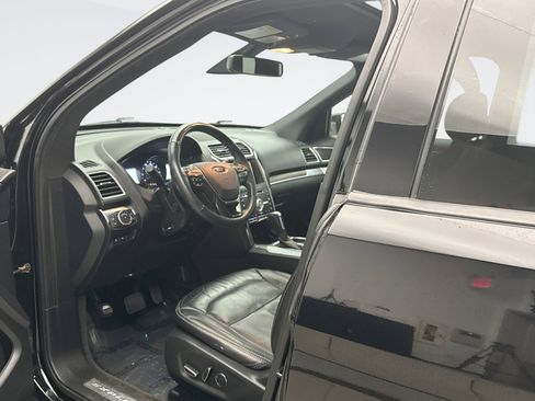 Used 2017 Ford Explorer Limited w/ Equipment Group 301A image 10